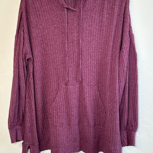 Lane Bryant Cozy Wine Colored Active Knit Lightweight Slouchy Hoodie
Sz 14/16 - Picture 2 of 10